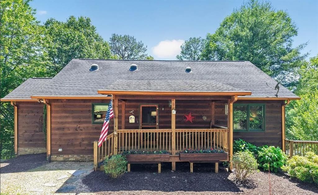 3 bedroom, 3 bathroom, 2,240 sq ft single family residence for sale at 472 Stone Road, Ellijay, GA 30536 — photo 1 of 1