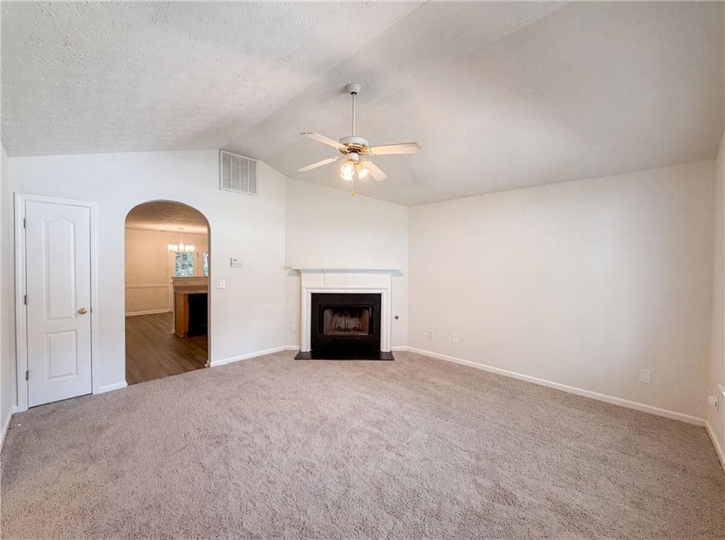 3 bedroom, 2 bathroom, 1,211 sq ft single family residence under contract at 10543 Crabtree Drive, Jonesboro, GA 30238 — photo 3