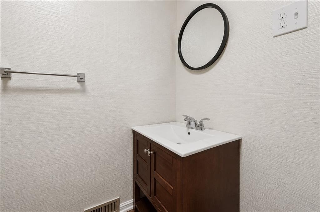 3 bedroom, 2 bathroom, 1,426 sq ft single family residence for sale at 678 N Burnt Hickory Road, Douglasville, GA 30134 — photo 4