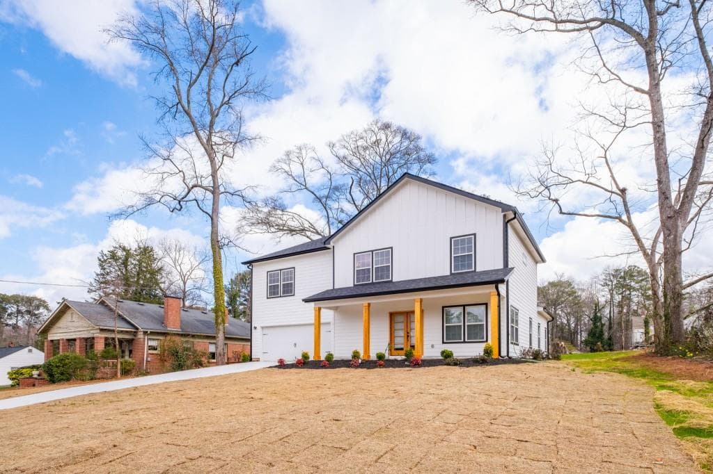 4 bedroom, 3 bathroom, 2,505 sq ft single family residence under contract at 165 Strickland Street, Fairburn, GA 30213 — photo 3