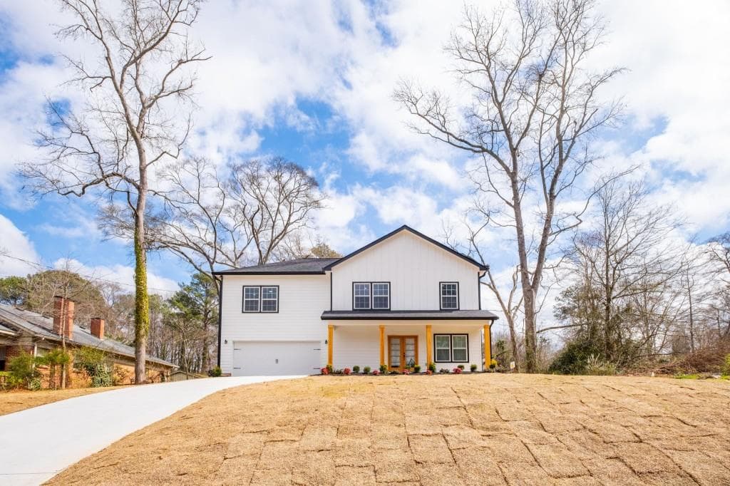 4 bedroom, 3 bathroom, 2,505 sq ft single family residence under contract at 165 Strickland Street, Fairburn, GA 30213 — photo 4