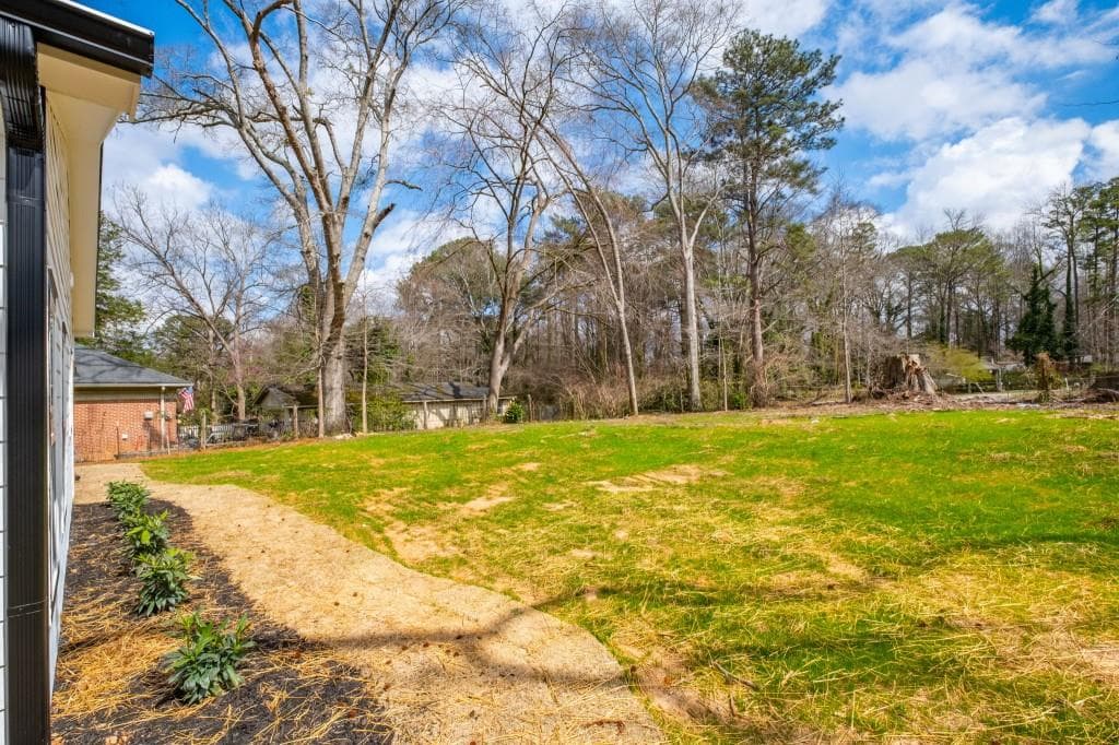 4 bedroom, 3 bathroom, 2,505 sq ft single family residence under contract at 165 Strickland Street, Fairburn, GA 30213 — photo 6