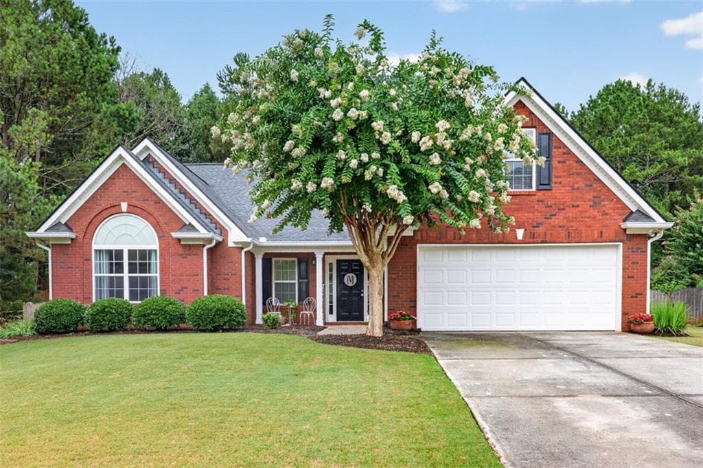 3 bedroom, 2 bathroom, 2,622 sq ft home for sale at 334 Annslee Circle, Loganville, GA