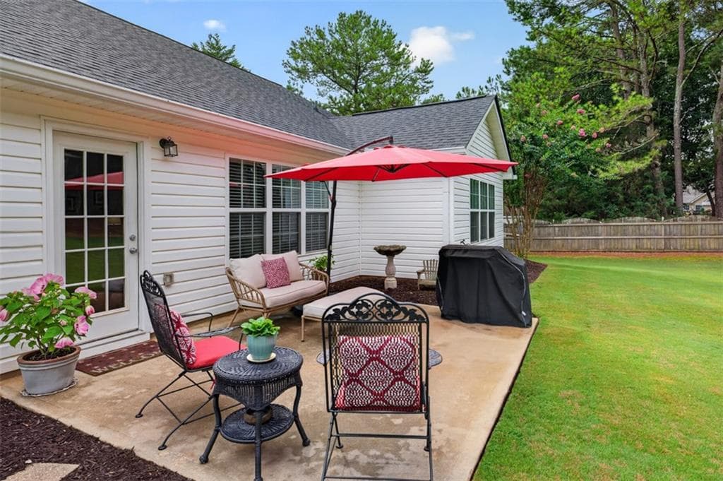 3 bedroom, 2 bathroom, 2,622 sq ft single family residence for sale at 334 Annslee Circle, Loganville, GA 30052 — photo 2
