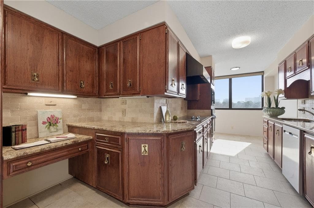 2 bedroom, 2 bathroom, 1,527 sq ft condominium for sale at 3530 Piedmont Road 12F, Atlanta, GA 30305 — photo 7