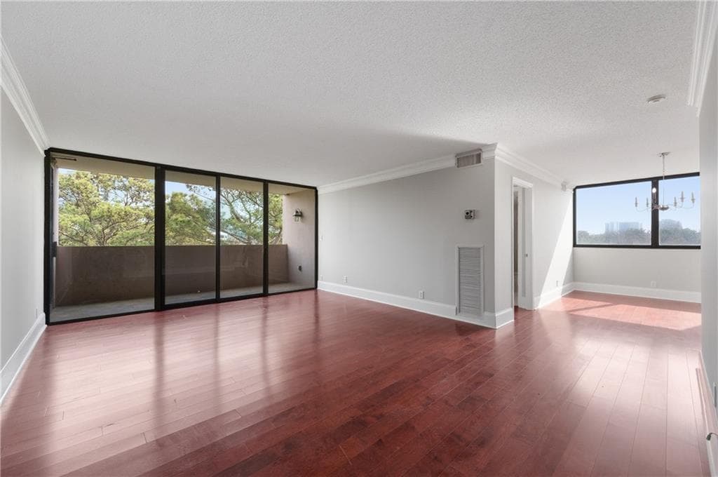 2 bedroom, 2 bathroom, 1,527 sq ft condominium for sale at 3530 Piedmont Road 12F, Atlanta, GA 30305 — photo 4