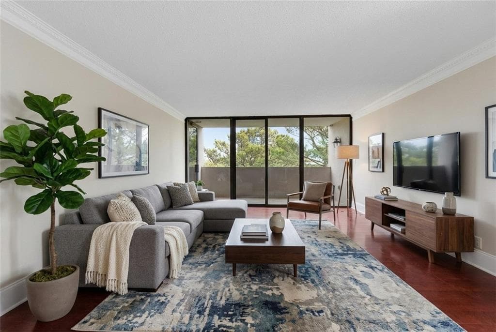 2 bedroom, 2 bathroom, 1,527 sq ft condominium for sale at 3530 Piedmont Road 12F, Atlanta, GA 30305 — photo 3