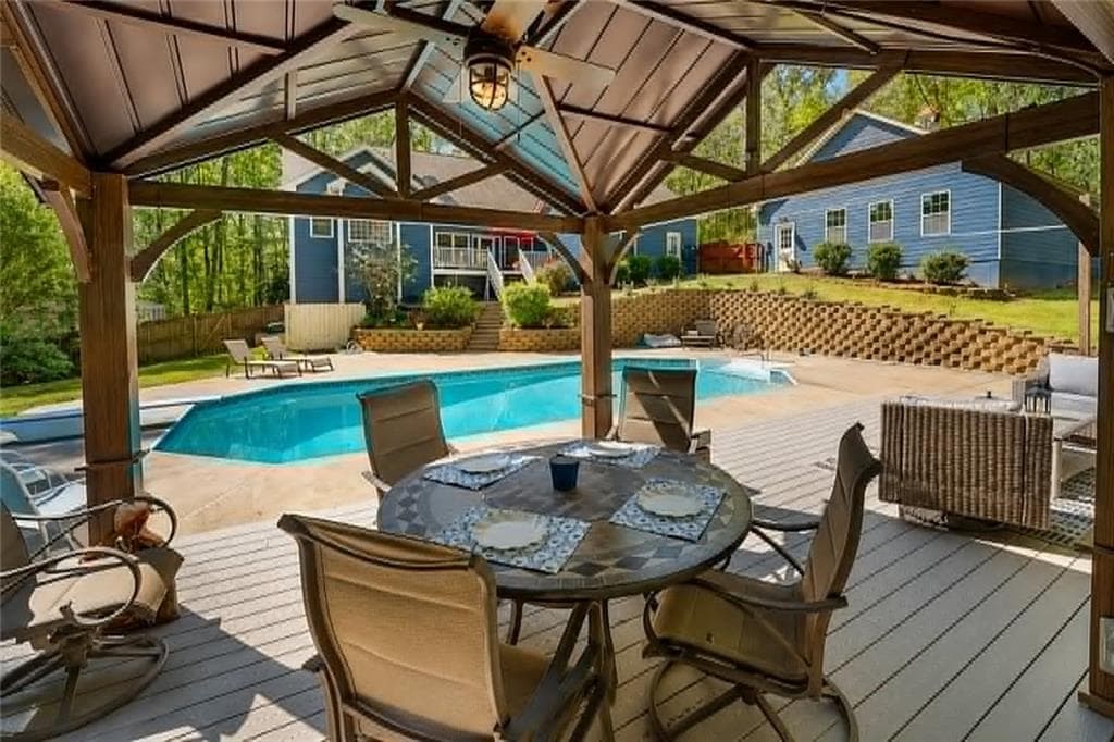 4 bedroom, 5 bathroom, 5,250 sq ft single family residence under contract at 301 Clayton Trail, Canton, GA 30114 — photo 2