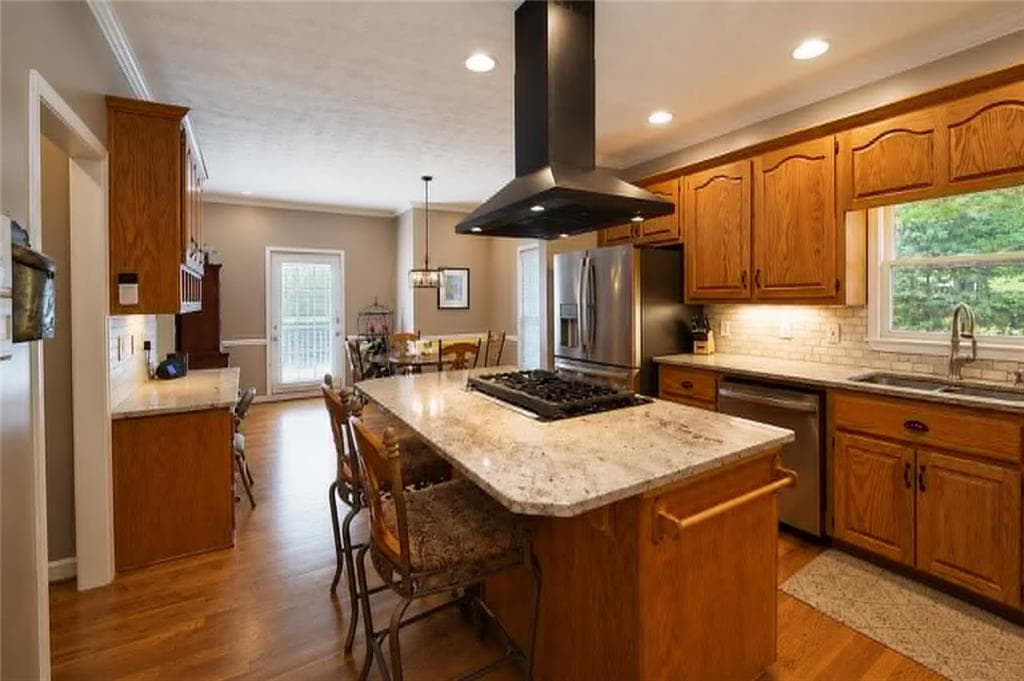 4 bedroom, 5 bathroom, 5,250 sq ft single family residence under contract at 301 Clayton Trail, Canton, GA 30114 — photo 3