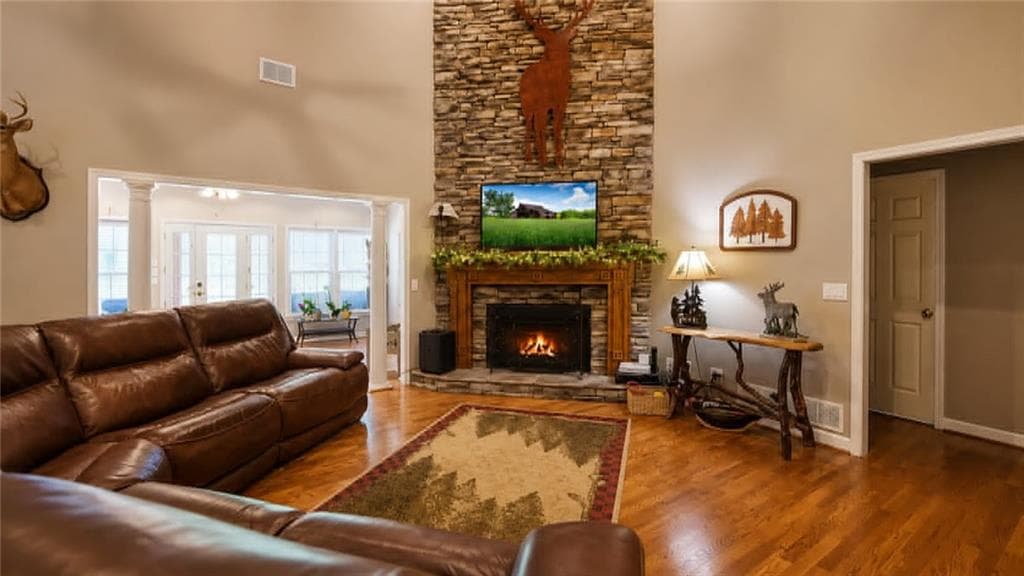 4 bedroom, 5 bathroom, 5,250 sq ft single family residence under contract at 301 Clayton Trail, Canton, GA 30114 — photo 4