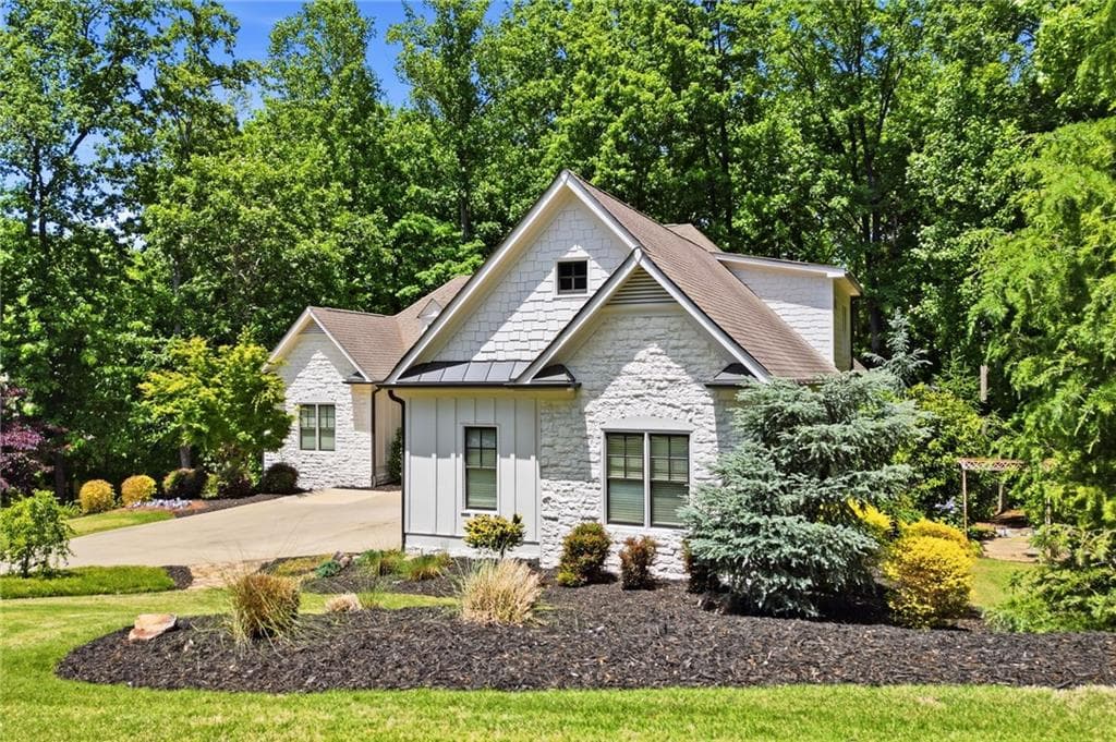 5 bedroom, 6 bathroom, 4,384 sq ft single family residence for sale at 214 Heritage Town Parkway, Canton, GA 30115 — photo 6