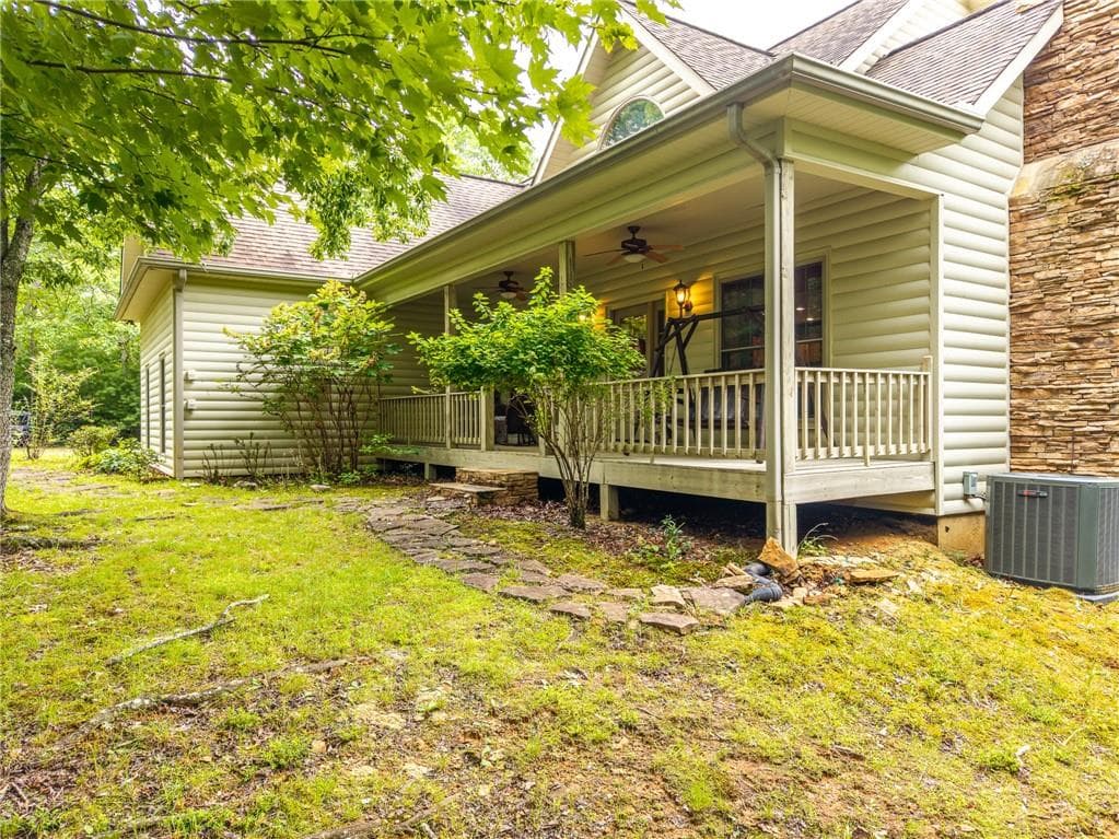 3 bedroom, 2 bathroom, 1,821 sq ft single family residence for sale at 51 Hightower Trail, Hiawassee, GA 30546 — photo 6
