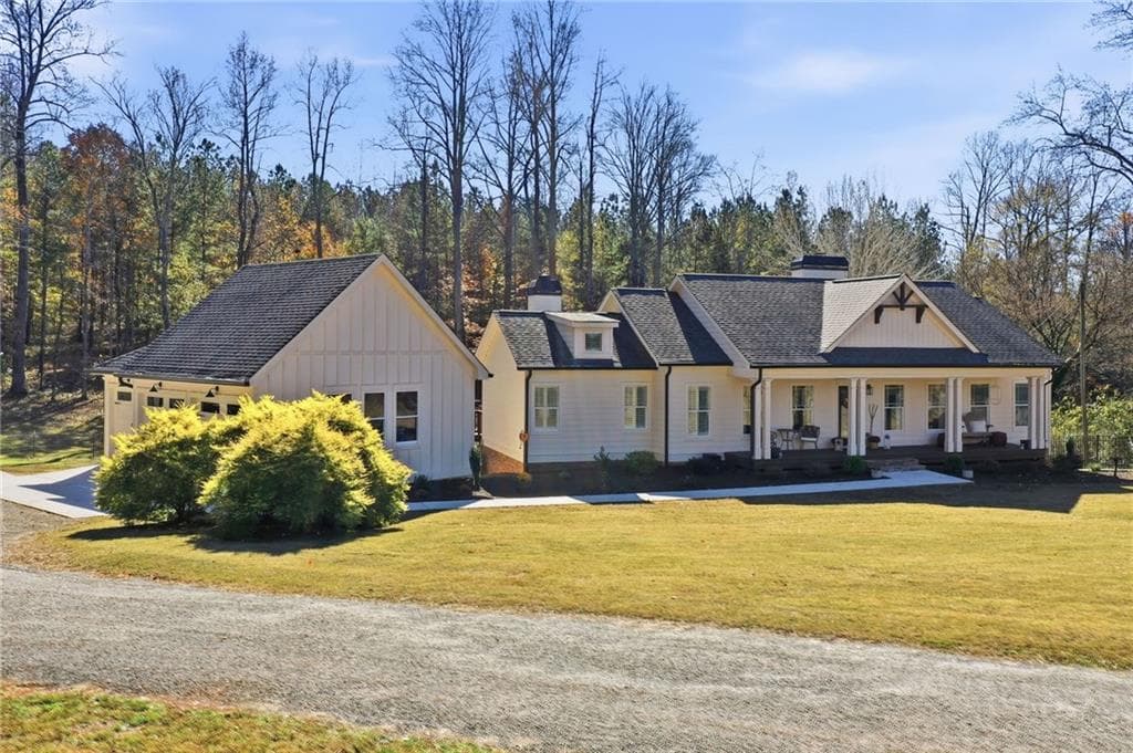 4 bedroom, 3 bathroom, 3,124 sq ft single family residence for sale at 735 Sardis Circle, Canton, GA 30114 — photo 2