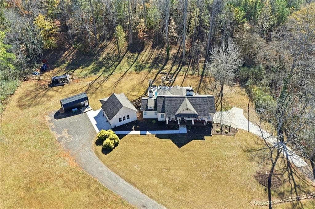 4 bedroom, 3 bathroom, 3,124 sq ft single family residence for sale at 735 Sardis Circle, Canton, GA 30114 — photo 4