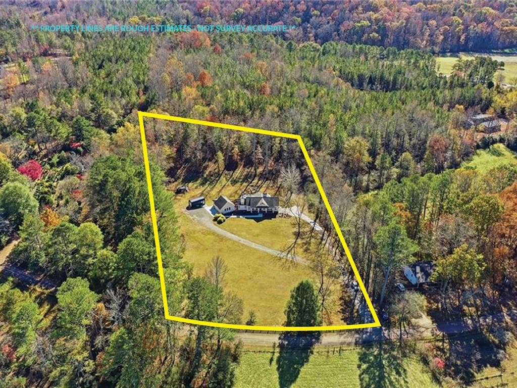 4 bedroom, 3 bathroom, 3,124 sq ft single family residence for sale at 737 Sardis Circle, Canton, GA 30114 — photo 3