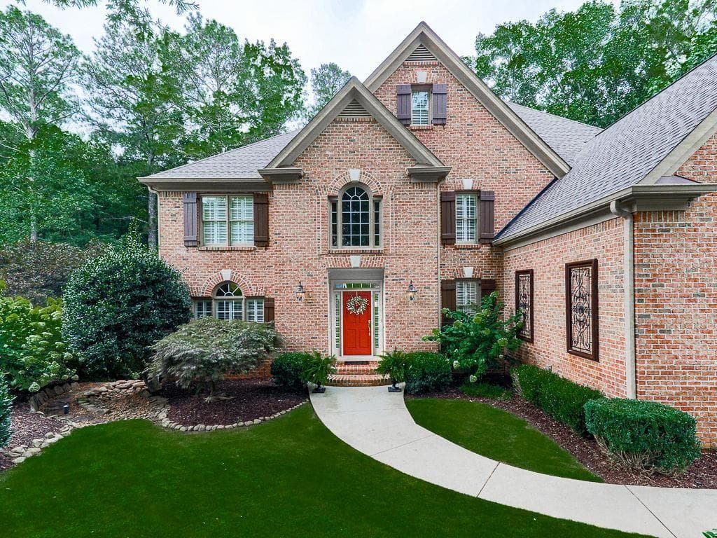 5 bedroom, 5 bathroom, 6,377 sq ft single family residence under contract at 5037 Towne Lake Hills North, Woodstock, GA 30189 — photo 2