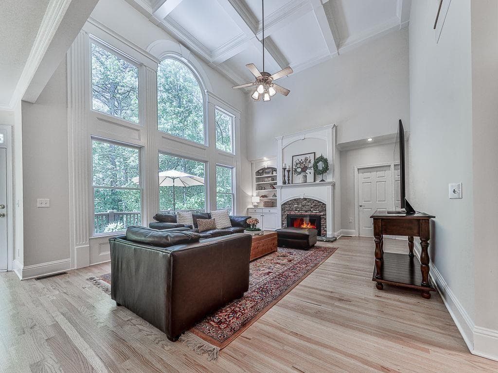 5 bedroom, 5 bathroom, 6,377 sq ft single family residence under contract at 5037 Towne Lake Hills North, Woodstock, GA 30189 — photo 6