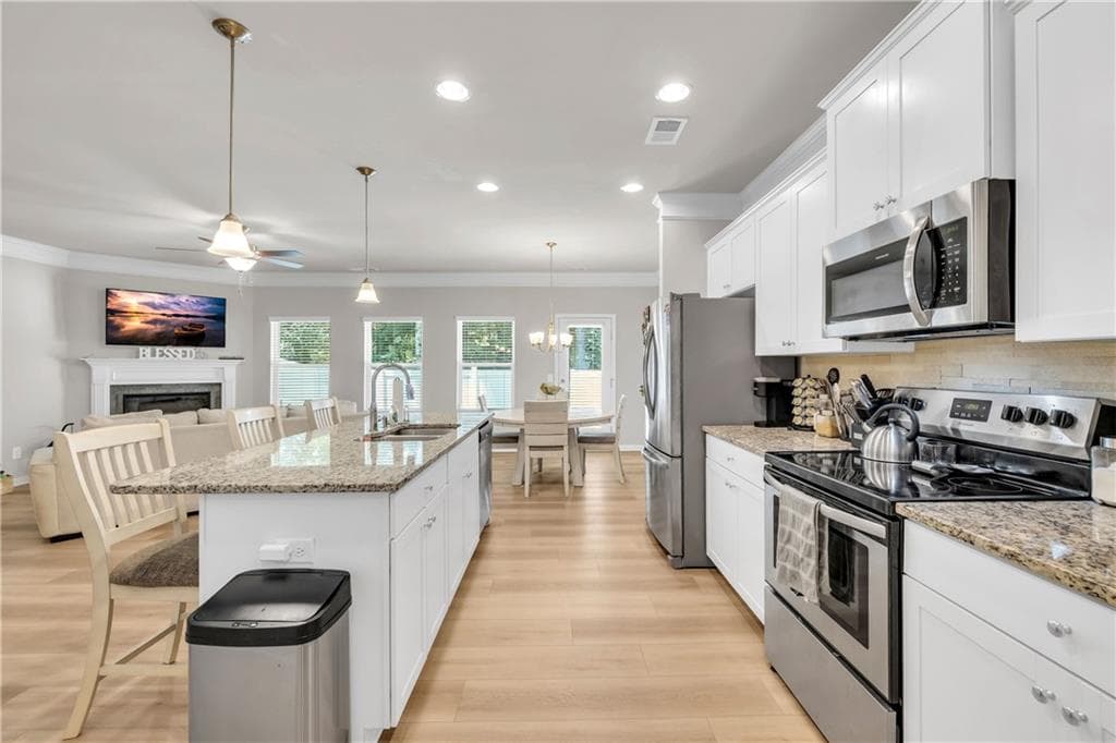 3 bedroom, 3 bathroom, 1,933 sq ft townhouse for sale at 411 Crescent Woode Drive, Dallas, GA 30157 — photo 7