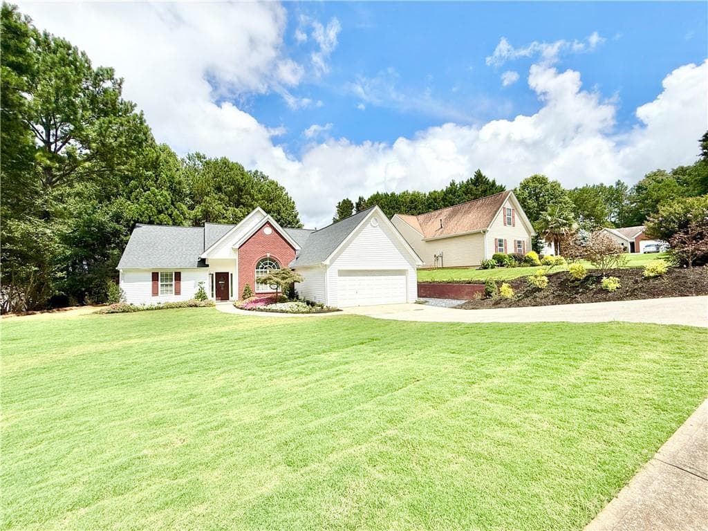 3 bedroom, 2 bathroom, 1,924 sq ft single family residence for sale at 917 Keldron Court, Lawrenceville, GA 30045 — photo 2