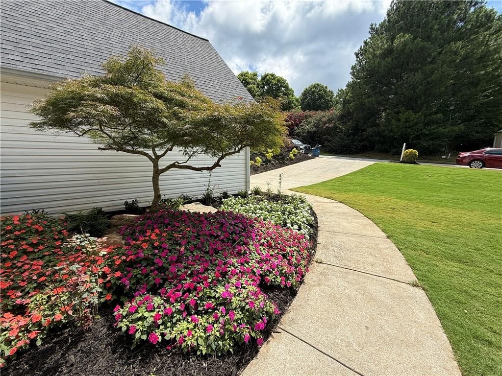 3 bedroom, 2 bathroom, 1,924 sq ft single family residence for sale at 917 Keldron Court, Lawrenceville, GA 30045 — photo 4