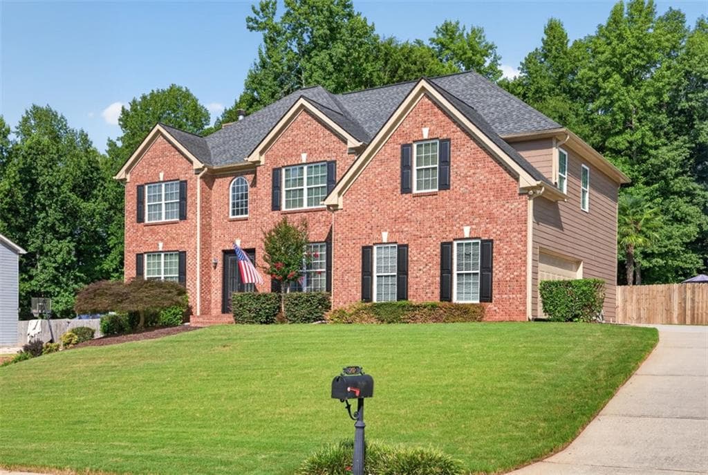 4 bedroom, 4 bathroom, 4,000 sq ft single family residence under contract at 202 Prestwick Drive, Hoschton, GA 30548 — photo 2
