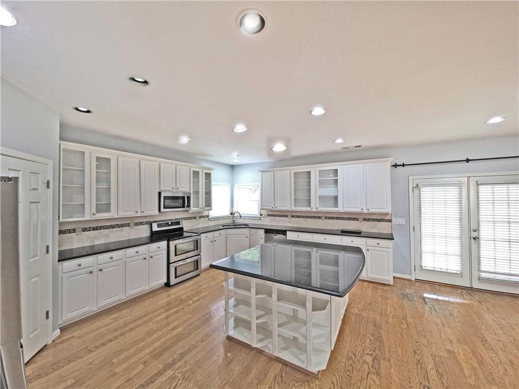 5 bedroom, 4 bathroom, 3,648 sq ft single family residence for rent at 1689 Clay Brooke Lane, Smyrna, GA 30082 for $4,095 a month — photo 10