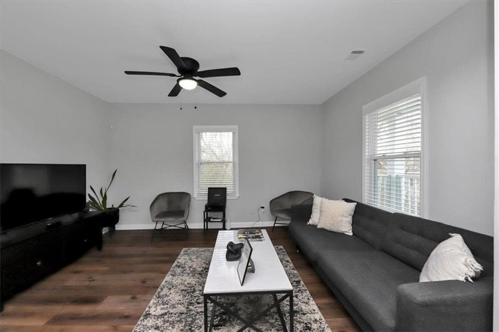 3 bedroom, 2 bathroom, 1,120 sq ft single family residence for sale at 984 Camilla Street, Atlanta, GA 30314 — photo 2