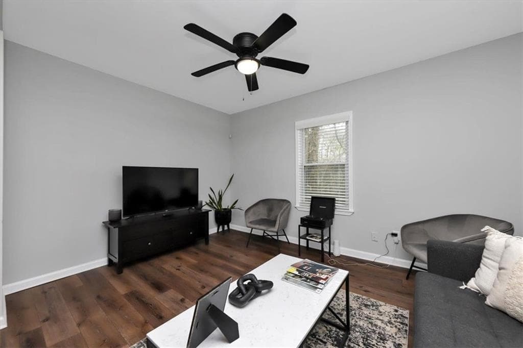 3 bedroom, 2 bathroom, 1,120 sq ft single family residence for sale at 984 Camilla Street, Atlanta, GA 30314 — photo 3