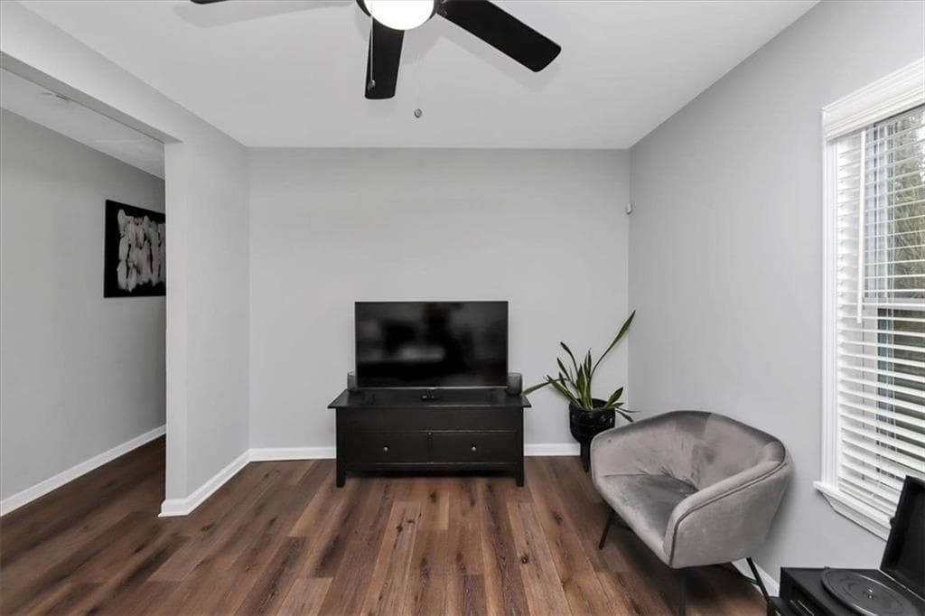 3 bedroom, 2 bathroom, 1,120 sq ft single family residence for sale at 984 Camilla Street, Atlanta, GA 30314 — photo 6