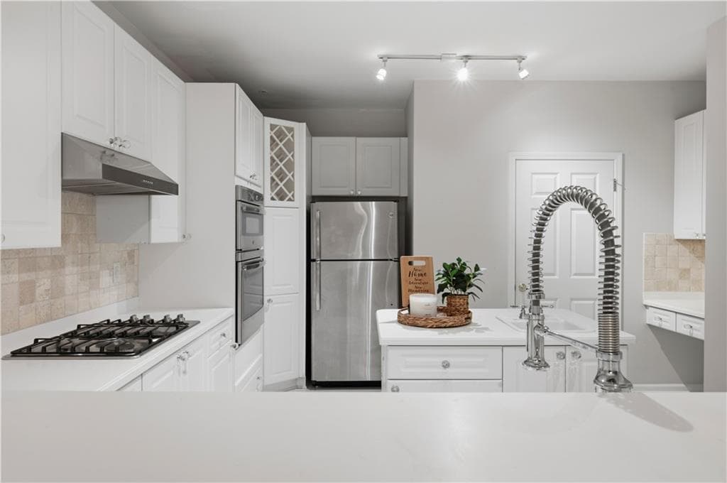 2 bedroom, 2 bathroom, 1,350 sq ft condominium for rent at 424 Lindbergh Drive 208, Atlanta, GA 30305 for $3,000 a month — photo 6