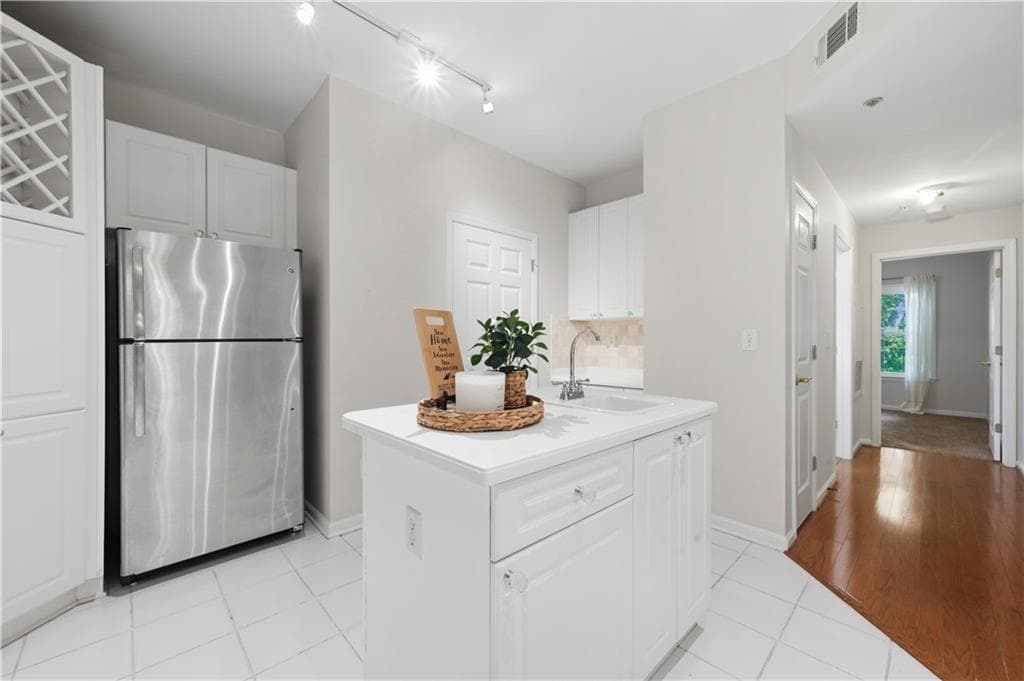 2 bedroom, 2 bathroom, 1,350 sq ft condominium for rent at 424 Lindbergh Drive 208, Atlanta, GA 30305 for $3,000 a month — photo 8