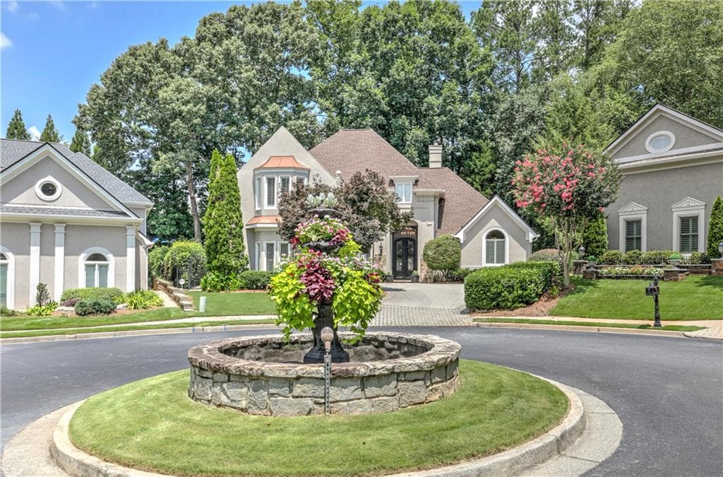 4 bedroom, 4 bathroom, 3,512 sq ft single family residence for sale at 650 River Falls Court, Roswell, GA 30076 — photo 2