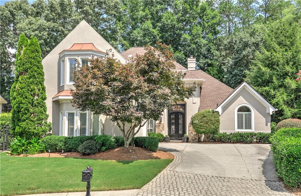 4 bedroom, 4 bathroom, 3,512 sq ft single family residence for sale at 650 River Falls Court, Roswell, GA 30076 — photo 3
