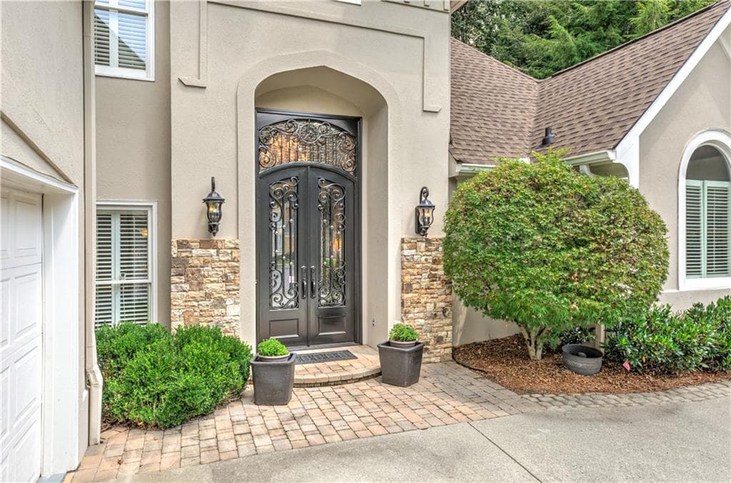 4 bedroom, 4 bathroom, 3,512 sq ft single family residence for sale at 650 River Falls Court, Roswell, GA 30076 — photo 4