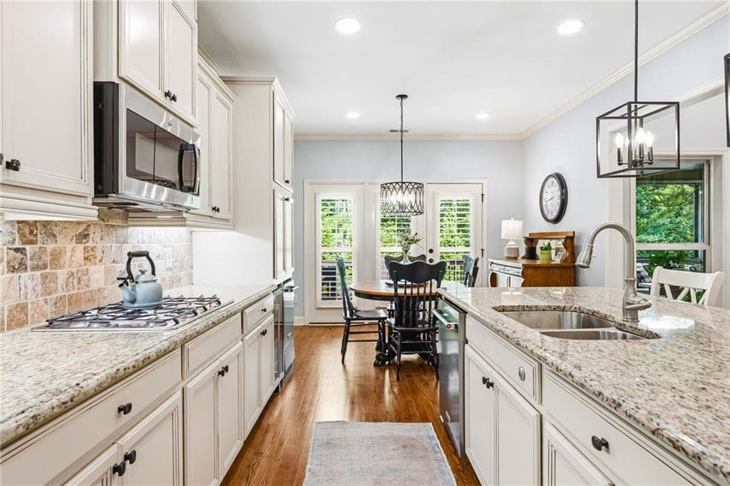 5 bedroom, 4 bathroom, 3,158 sq ft single family residence for sale at 5455 Fishermans Cove, Gainesville, GA 30506 — photo 10