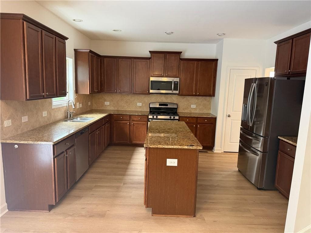 6 bedroom, 4 bathroom, 3,272 sq ft single family residence for rent at 325 Cranbrooke Circle, Suwanee, GA 30024 for $3,600 a month — photo 6