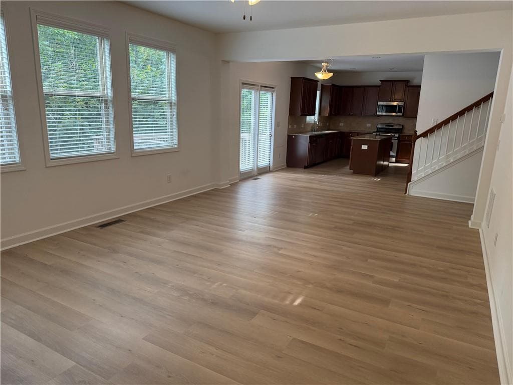 6 bedroom, 4 bathroom, 3,272 sq ft single family residence for rent at 325 Cranbrooke Circle, Suwanee, GA 30024 for $3,600 a month — photo 7