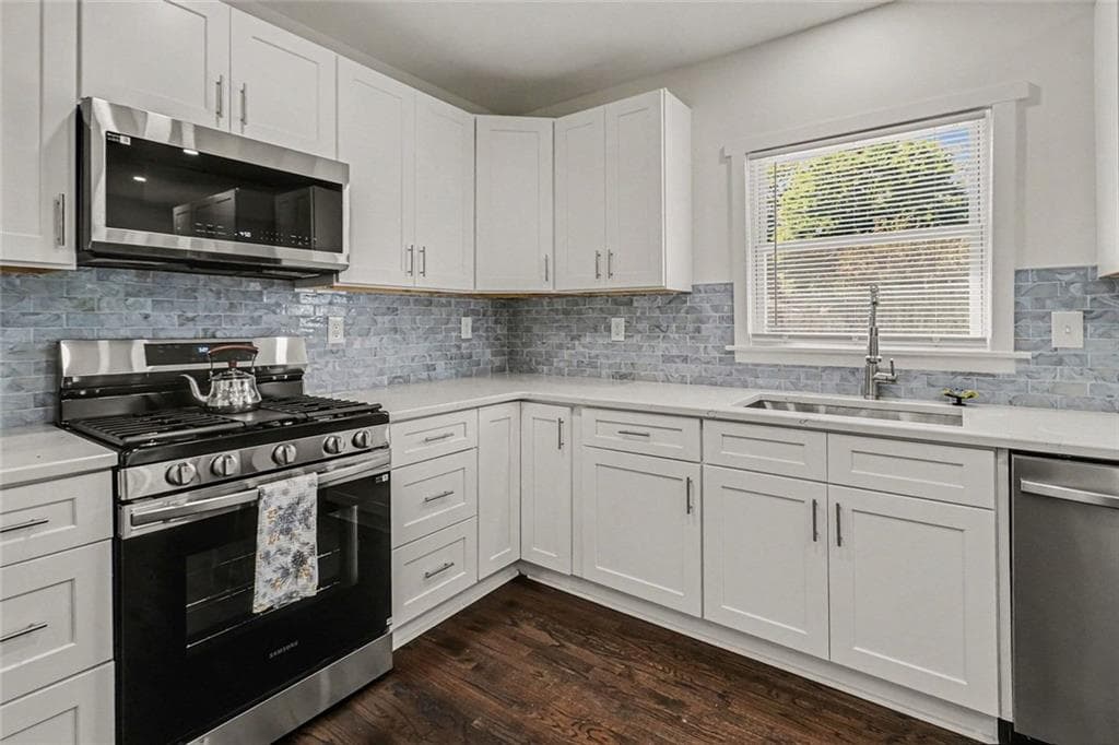 3 bedroom, 2 bathroom, 1,330 sq ft single family residence for sale at 1680 Fairbanks Street, Atlanta, GA 30310 — photo 5