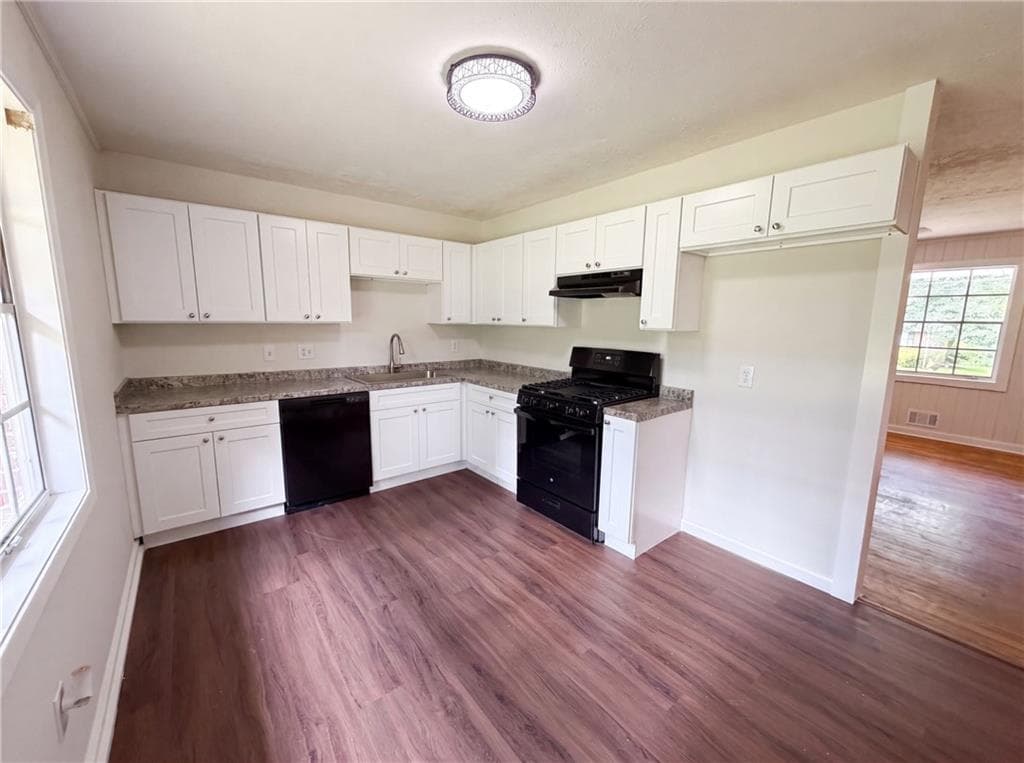 4 bedroom, 1 bathroom, 1,300 sq ft single family residence under contract at 1375 S Hicks Circle, Conyers, GA 30012 — photo 2