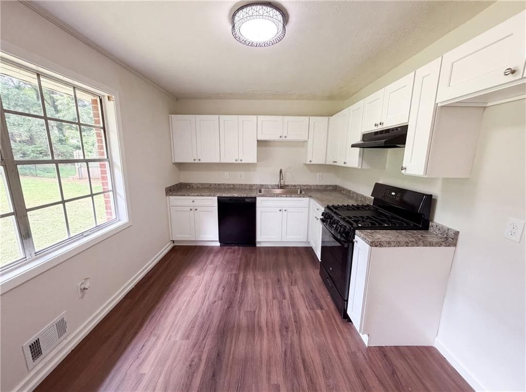 4 bedroom, 1 bathroom, 1,300 sq ft single family residence under contract at 1375 S Hicks Circle, Conyers, GA 30012 — photo 6