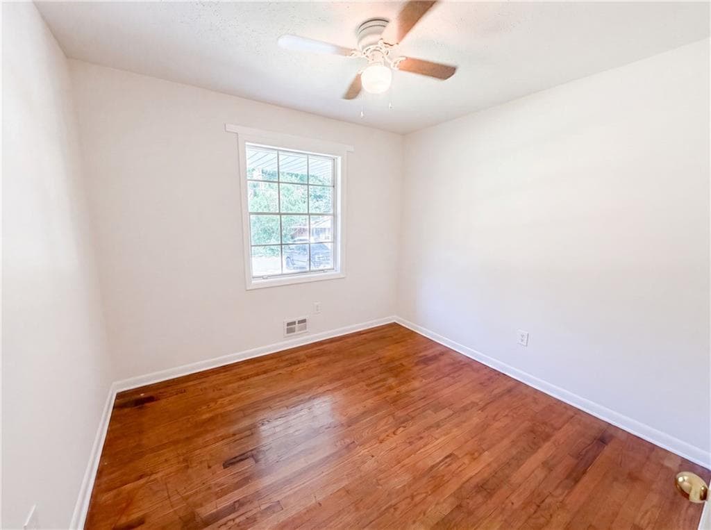 4 bedroom, 1 bathroom, 1,300 sq ft single family residence under contract at 1375 S Hicks Circle, Conyers, GA 30012 — photo 8