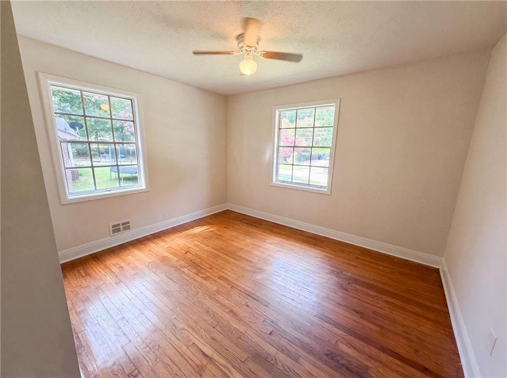 4 bedroom, 1 bathroom, 1,300 sq ft single family residence under contract at 1375 S Hicks Circle, Conyers, GA 30012 — photo 9