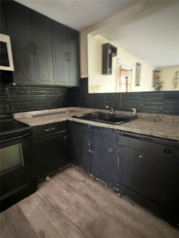 4 bedroom, 3 bathroom, 2,382 sq ft single family residence under contract at 4110 Emerald Lake Drive, Decatur, GA 30035 — photo 5