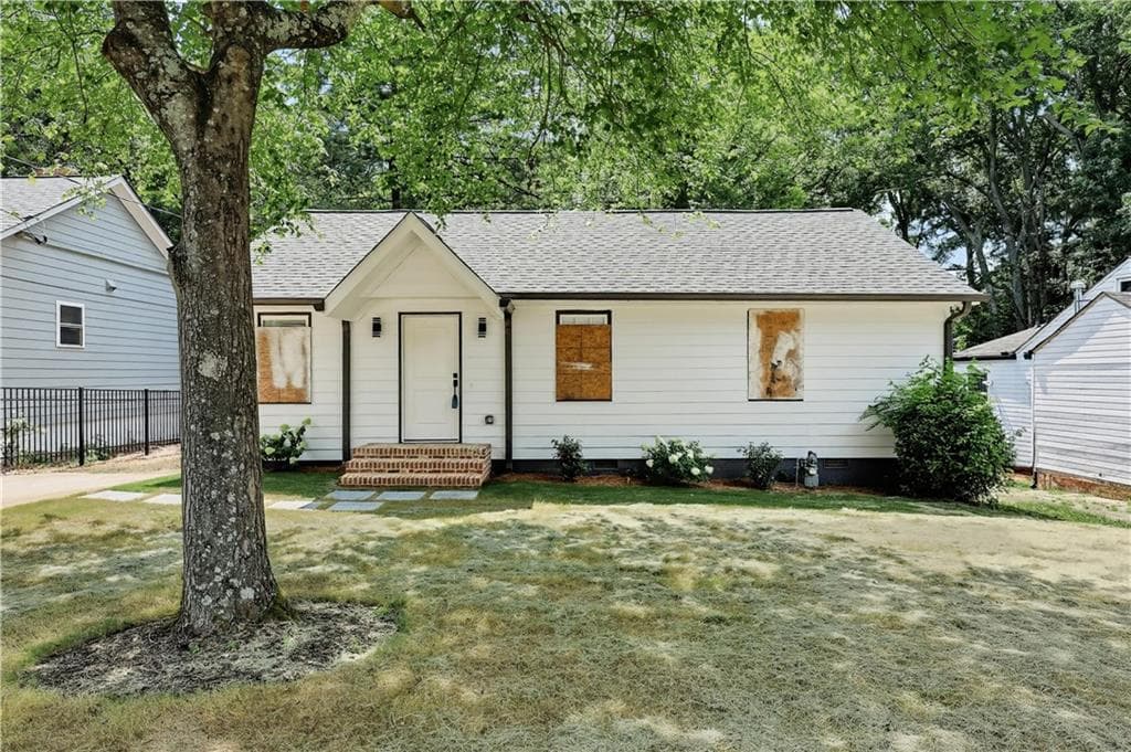 3 bedroom, 3 bathroom, 1,450 sq ft single family residence under contract at 987 Lawton Street, Atlanta, GA 30310 — photo 2