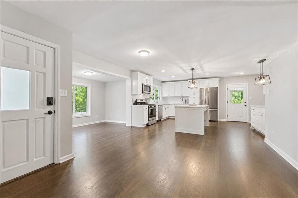 3 bedroom, 2 bathroom, 1,385 sq ft single family residence for sale at 1507 Lively Ridge Road, Atlanta, GA 30329 — photo 2