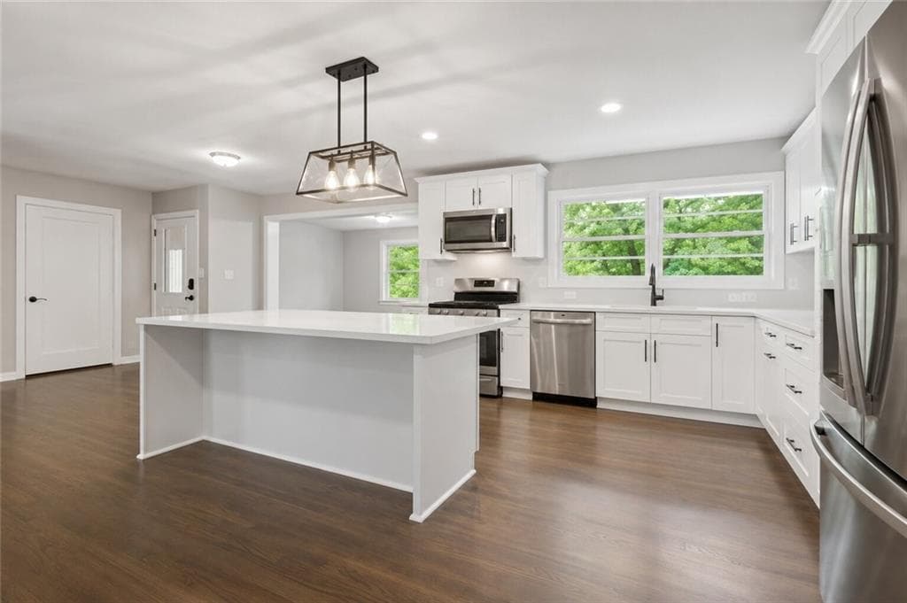 3 bedroom, 2 bathroom, 1,385 sq ft single family residence for sale at 1507 Lively Ridge Road, Atlanta, GA 30329 — photo 3