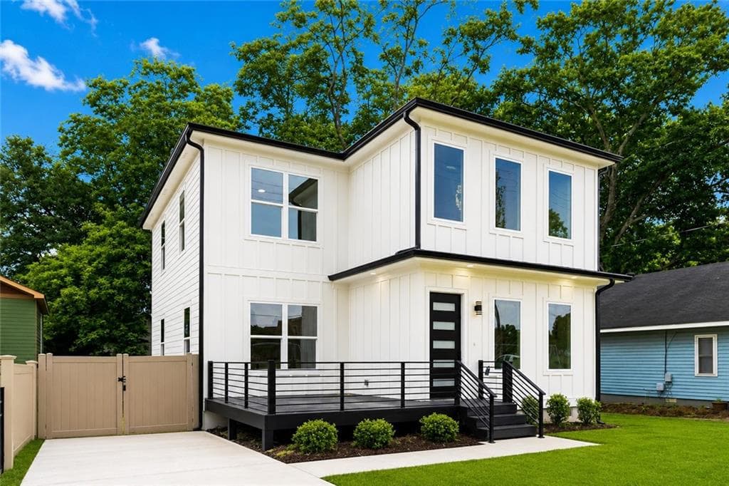 4 bedroom, 3 bathroom, 2,500 sq ft single family residence for sale at 1643 Walker Avenue, Atlanta, GA 30337 — photo 3