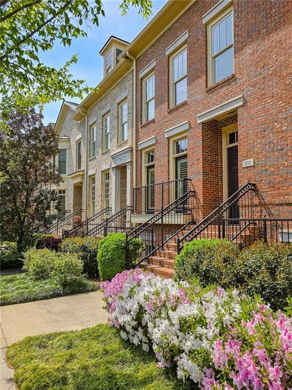 4 bedroom, 5 bathroom, 2,425 sq ft townhouse for sale at 302 Riversgate Drive 55, Atlanta, GA 30339 — photo 2