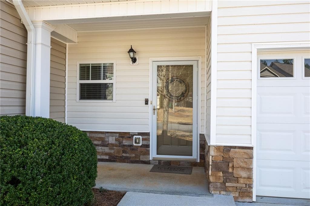 3 bedroom, 3 bathroom, 1,540 sq ft townhouse under contract at 536 Oakside Place, Acworth, GA 30102 — photo 2