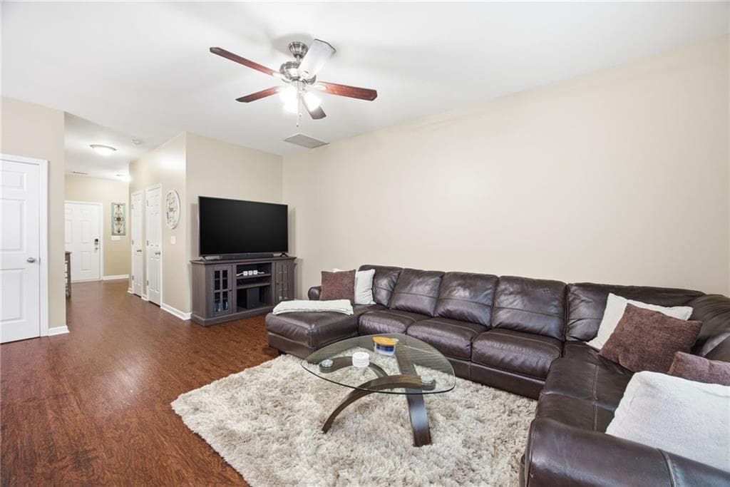 3 bedroom, 3 bathroom, 1,540 sq ft townhouse under contract at 536 Oakside Place, Acworth, GA 30102 — photo 4